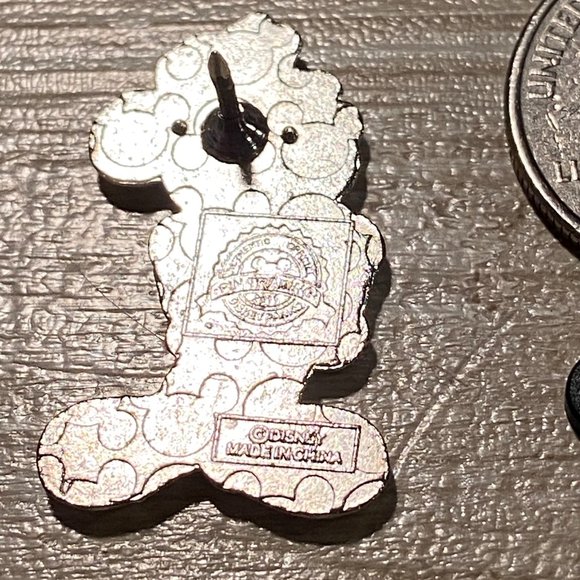 Mickey Mouse Police Officer Pin - Picture 5 of 6